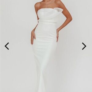 Selfie Leslie White One Shoulder Gown